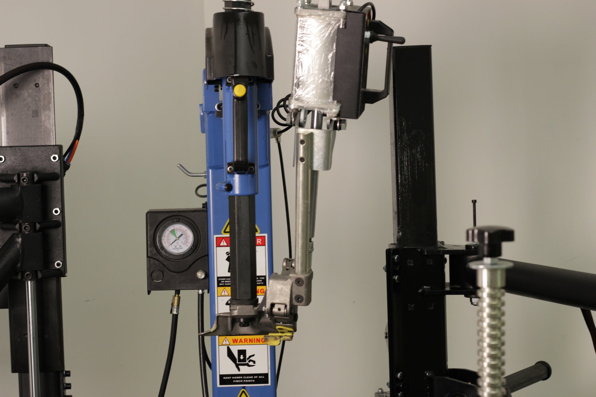 Tire Changer GT5887A with Dual Helper Arms & Wheel Balancer 5575P